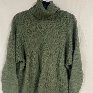 Aerie turtleneck oversized forest green sweater size small